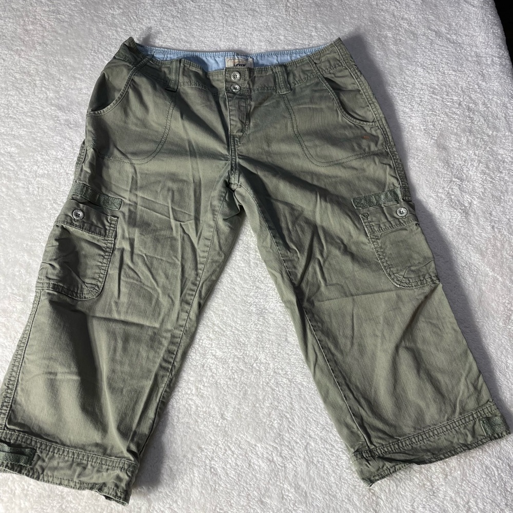 Levi’s Green Cargo Capri Women’s Size 4